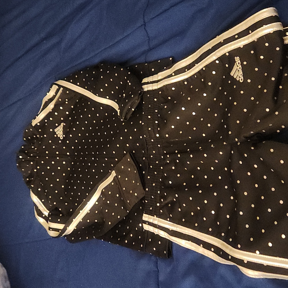 NEW BABY GIRL 4T ADIDAS POLKA-DOT TOP AND BOTTOM SET.